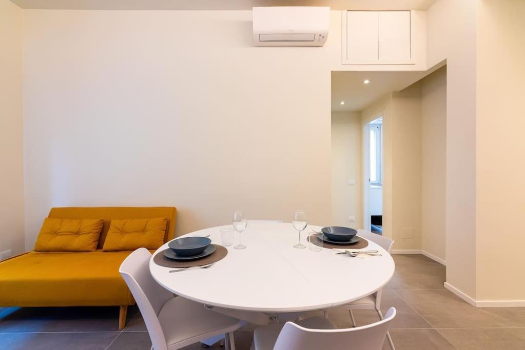 Modern Ac, Wifi Next To 2 Metro Line Stations And Life Area Apartment Milan