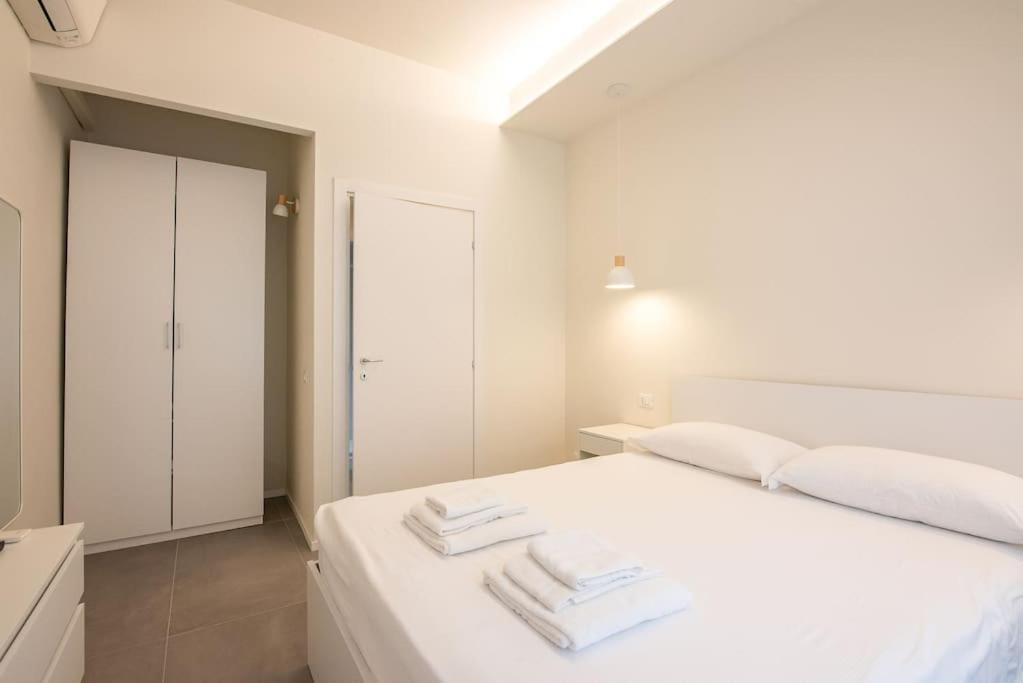 Modern Ac, Wifi Next To 2 Metro Line Stations And Life Area